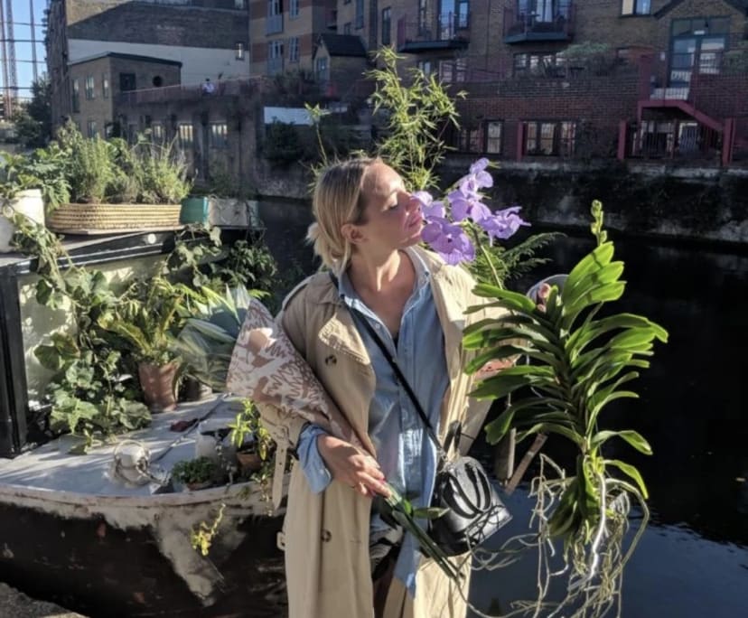 Sophia (32), $400, Non-smoker, No pets, and No children