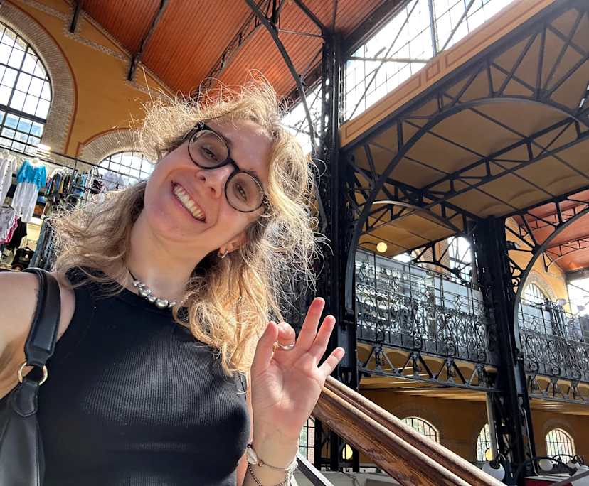 Aurora (25), $400, Smoker, LGBTQIA+, Non-smoker, Have pets, and No children