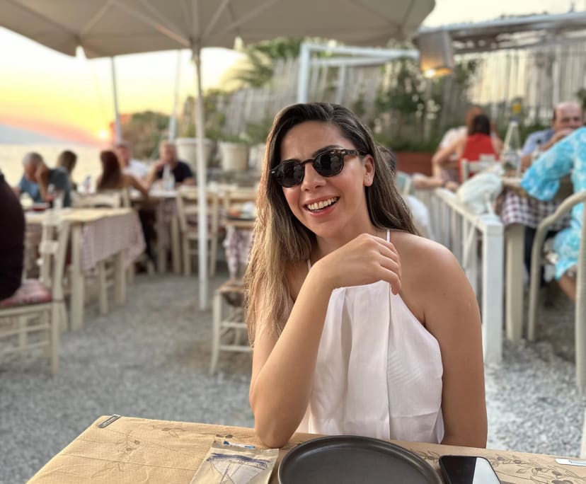 Merve (29), $250, LGBTQIA+, Non-smoker, Have pets, and No children