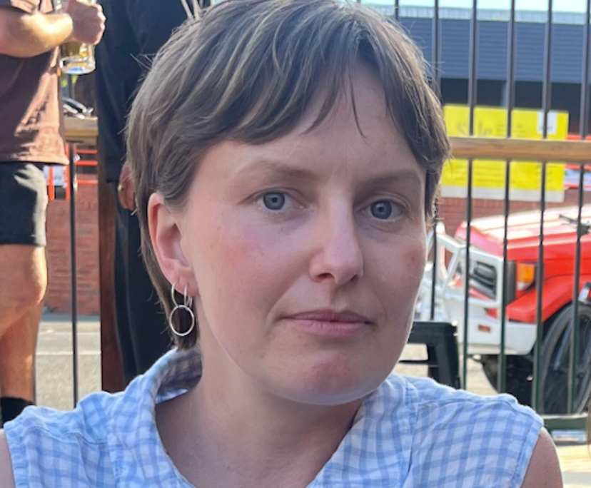 Anna (31), $300, Non-smoker, No pets, and No children