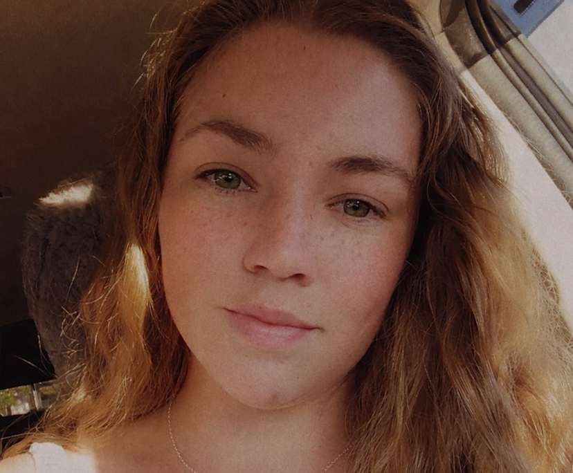 Dara (18), $300, Non-smoker, No pets, and No children