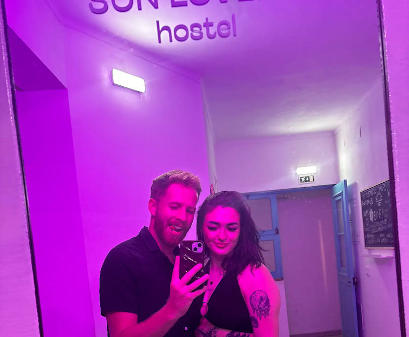 Ellie (23), $400, Have pets, LGBTQIA+, Non-smoker, and No children