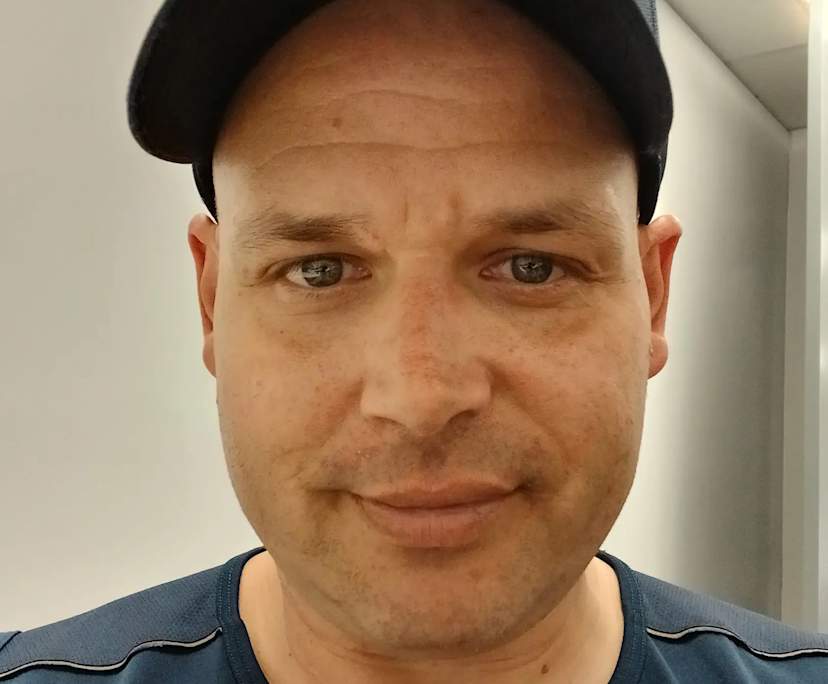 Brent smith (44), $600, Non-smoker, Have children, and No pets