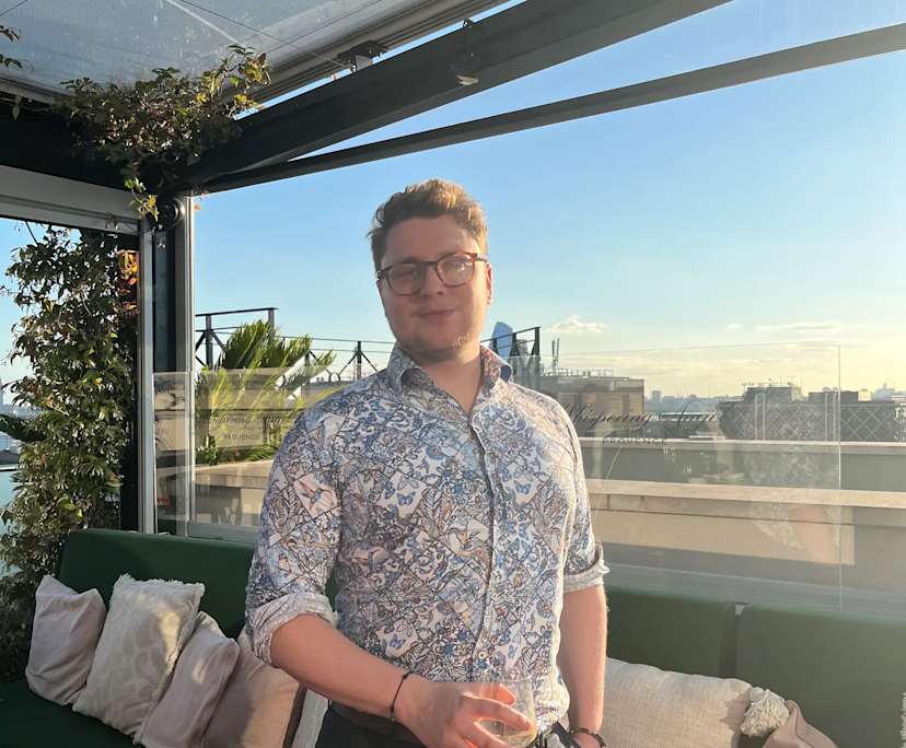 Will (25), $500, LGBTQIA+, Non-smoker, Have pets, and No children