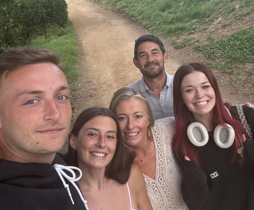 Christine (49) and Dahly (18), $900, Non-smoker, Have children, and No pets