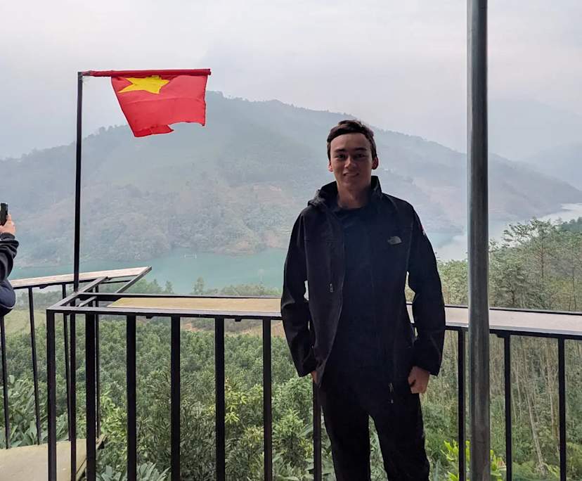 Sean (20), $400, Non-smoker, No pets, and No children