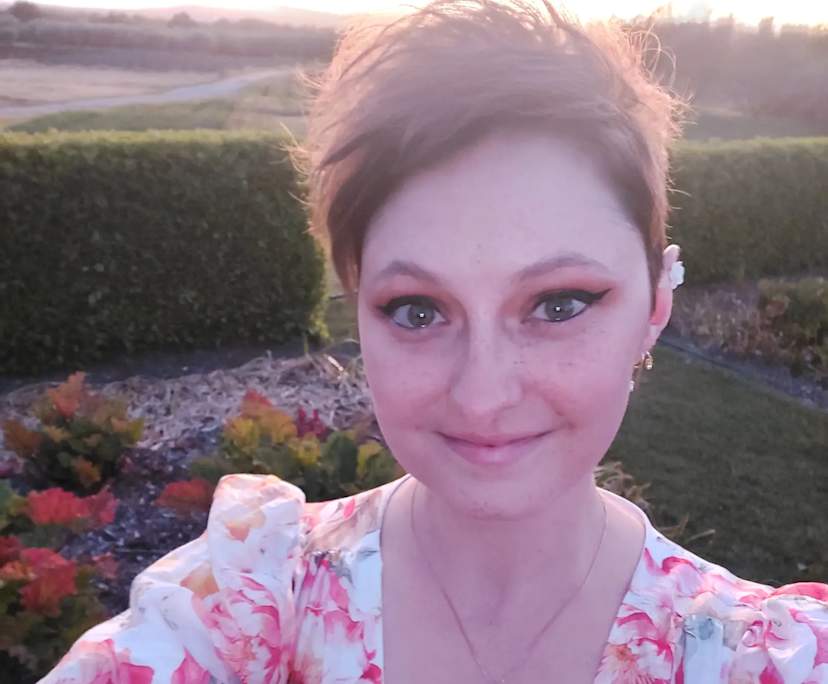 Jess (31), $380, No pets, Non-smoker, and No children