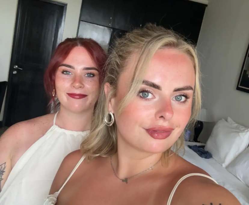 Laura (25) and Clara (25), $500, 