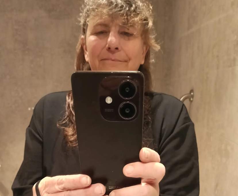 Emma (56), $400, LGBTQIA+, Have pets, Smoker, and No children