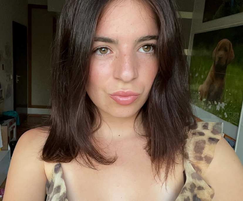 Anita (19), $340, No pets, Non-smoker, and No children