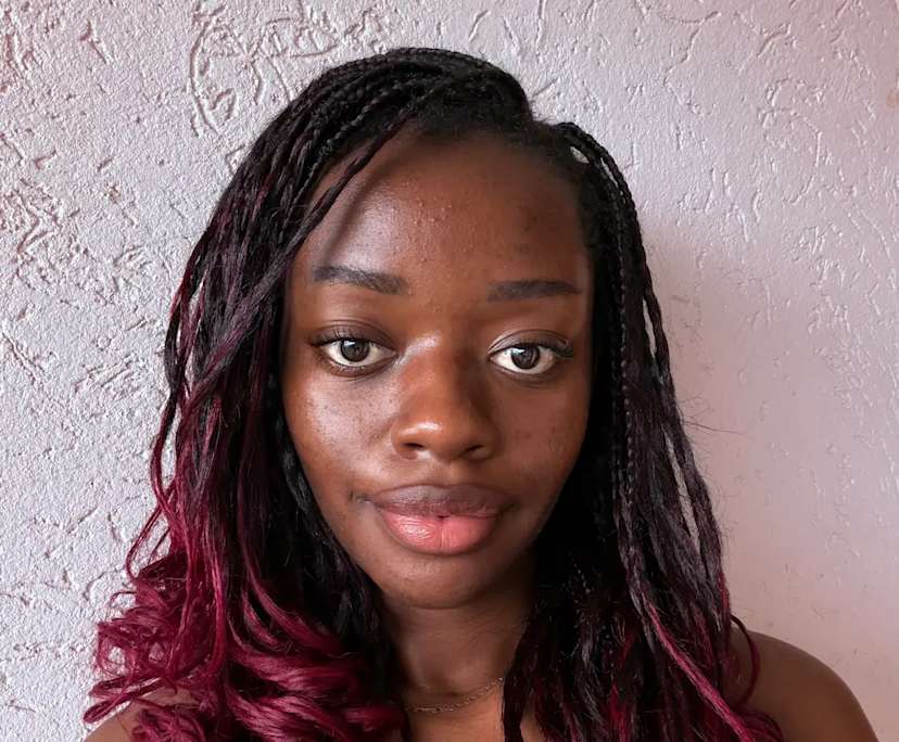 Avril (23), $300, No pets, Non-smoker, and No children