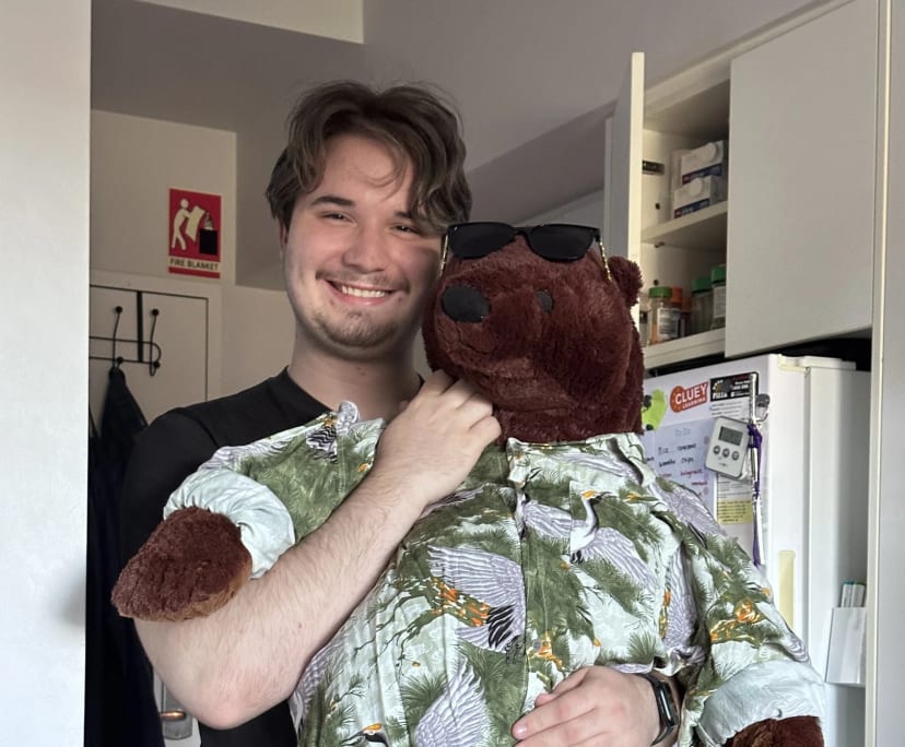 Robin (19), $250, LGBTQIA+, Non-smoker, No pets, and No children