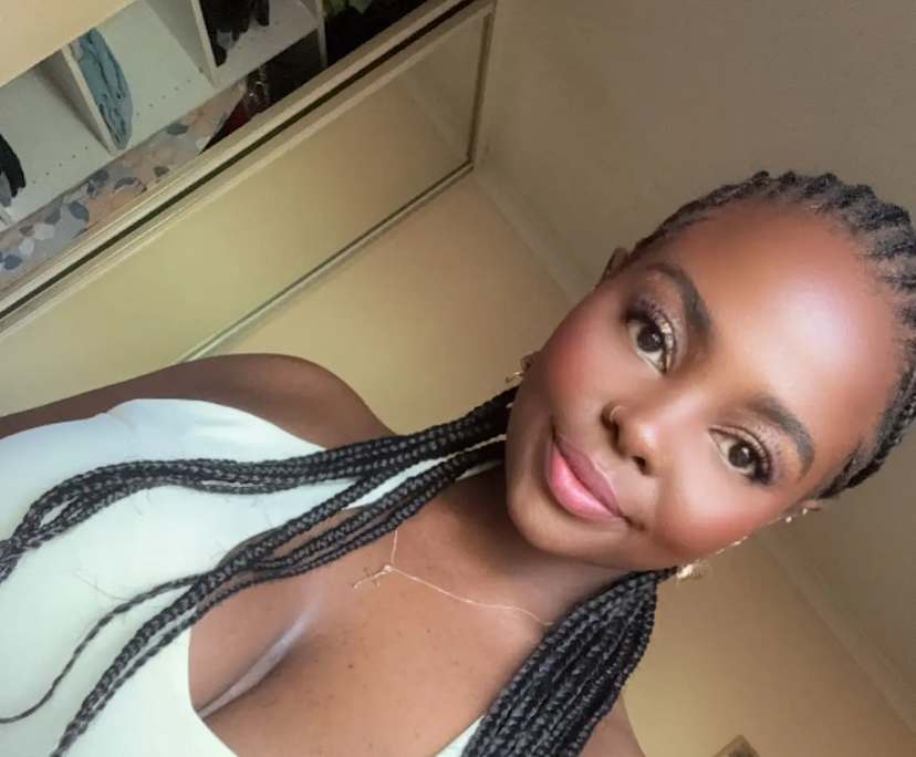 Amanda (29), $350, Non-smoker, No pets, and No children