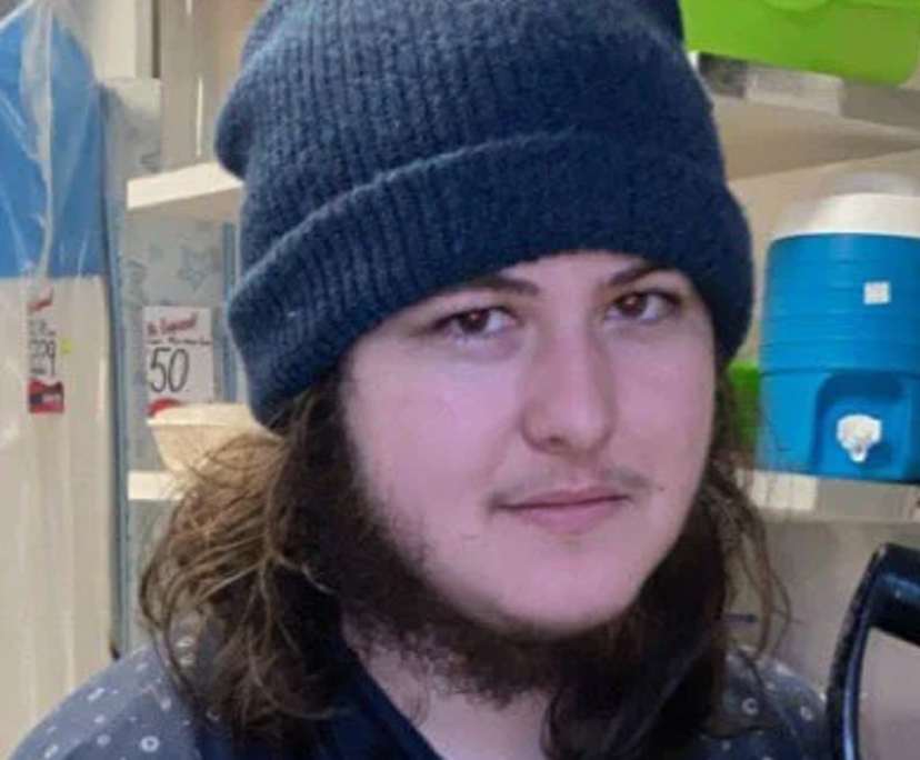 Ethan (23), $300, LGBTQIA+, Non-smoker, Have pets, and No children