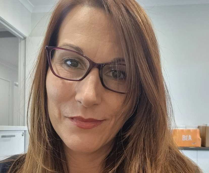 Kris (45), $330, Non-smoker, No pets, and No children