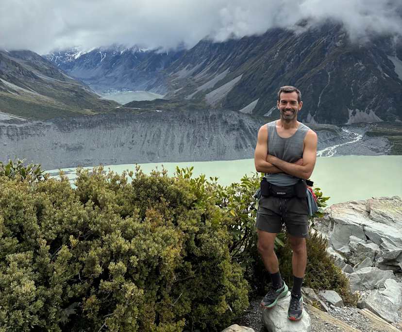 Juan (35), $450, Non-smoker, No pets, and No children