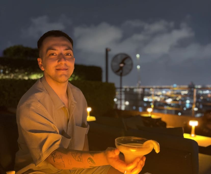 Warren (28), $350, LGBTQIA+, Non-smoker, No pets, and No children