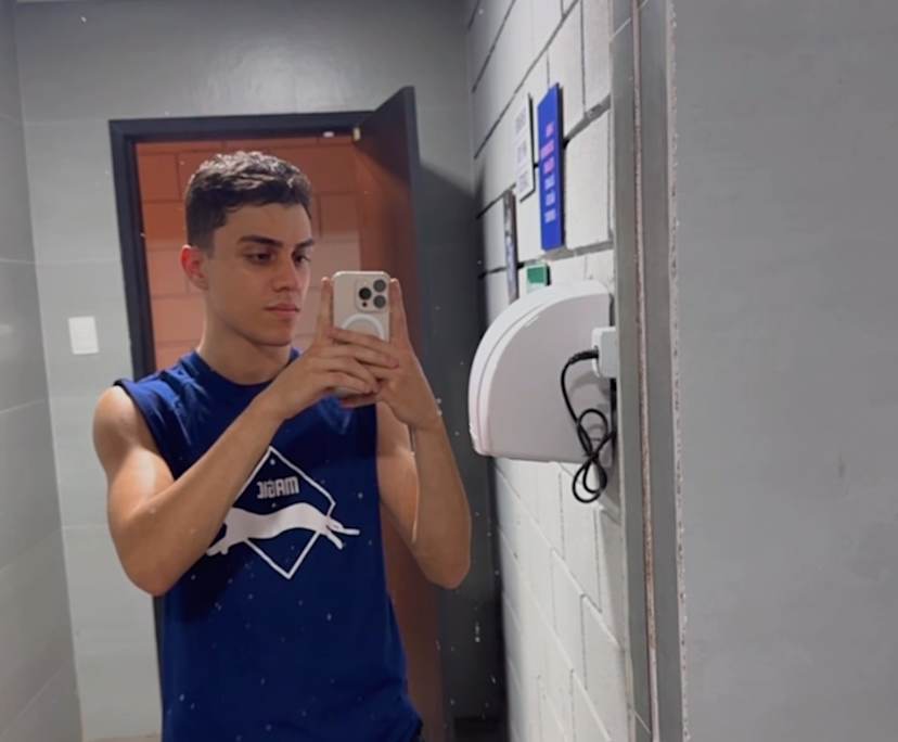 Suélio (21), $250, Non-smoker, No pets, and No children
