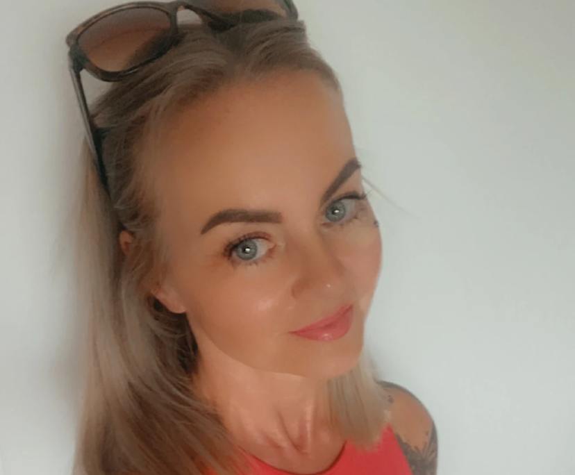 Mandy (40), $300, No children, Non-smoker, and No pets