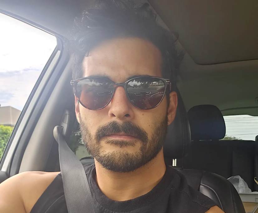 Stephen (30), $350, Non-smoker, Have pets, and No children