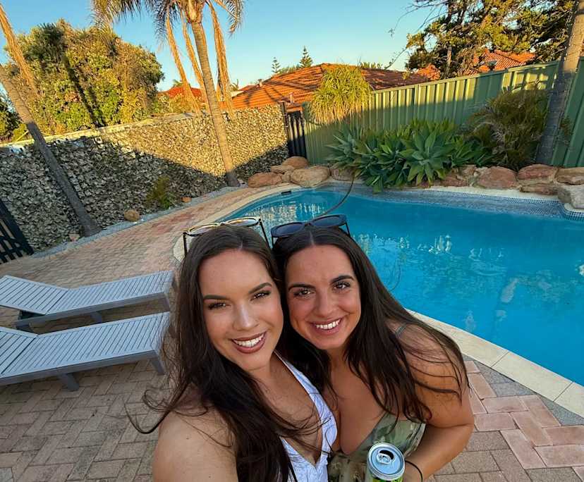 Maddy (22) and Megan (26), $400, 