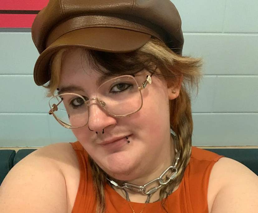 Benji (22), $280, LGBTQIA+, Smoker, No pets, and No children