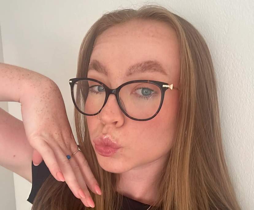 Jess (24), $400, LGBTQIA+, Non-smoker, No pets, and No children