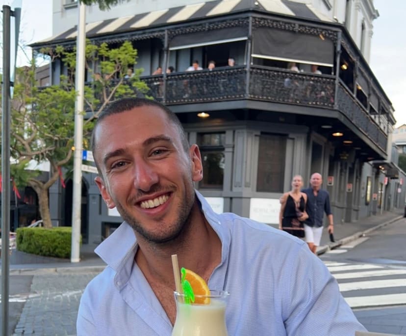 Mick (25), $500, Non-smoker, No pets, and No children