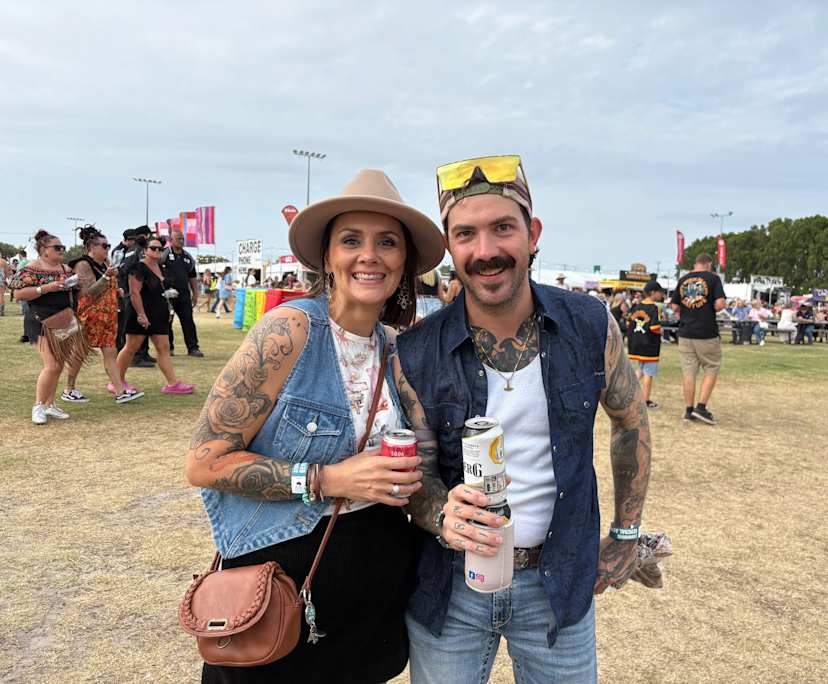 Dylan (34), $500, Non-smoker, Have pets, and No children