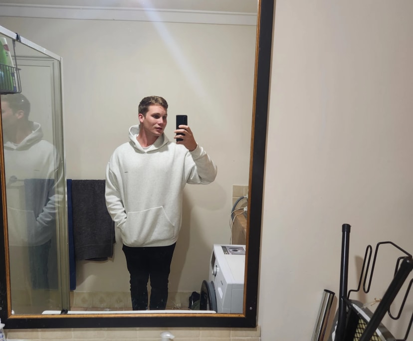 Lachlan (25), $280, Non-smoker, No pets, and No children