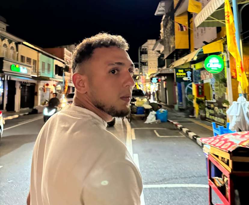 Furkan (27), $300, Non-smoker, Have pets, and No children