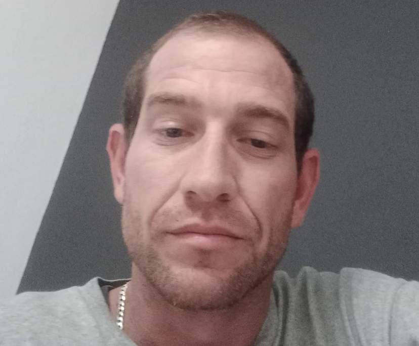 Kenny (39), $150, LGBTQIA+, Have pets, Have children, and Smoker