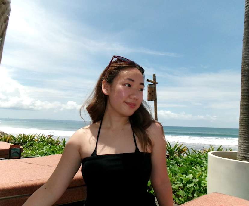 Shania (25), $300, Have pets, Non-smoker, and No children