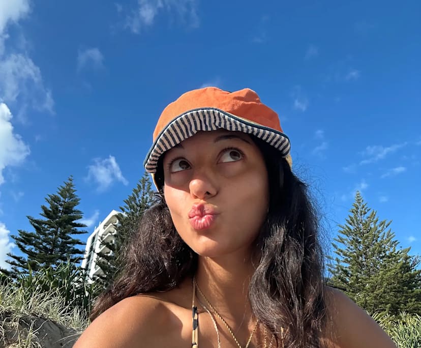 Eva (26), $325, Non-smoker, No pets, and No children