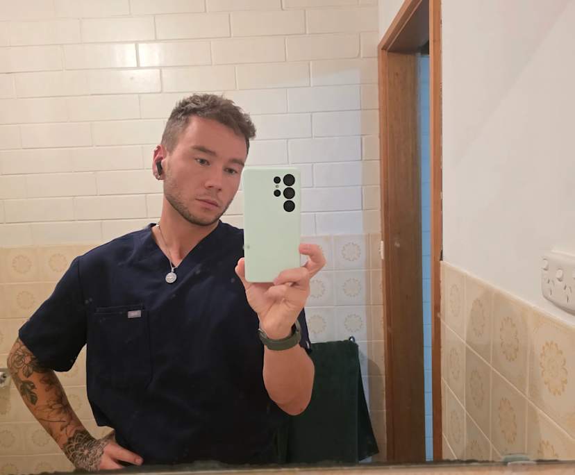 Ricky (33), $400, LGBTQIA+, Non-smoker, No pets, and No children