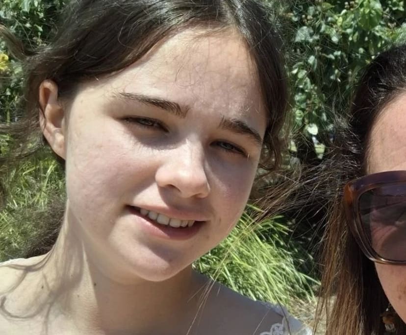 Ella (20), $300, Non-smoker, No pets, and No children