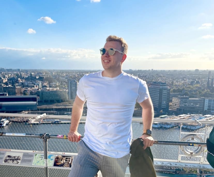 Ryan (26), $390, Non-smoker, No pets, and No children