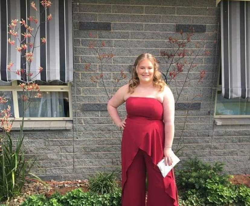 Sophie (23), $200, Non-smoker, Have pets, and No children