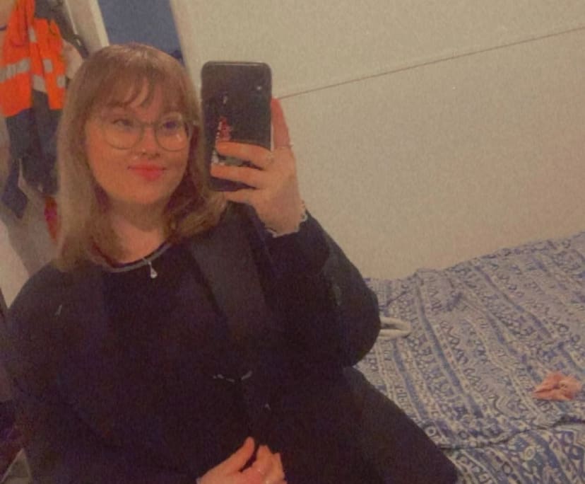 Zoe (20), $350, Non-smoker, No pets, No children, and LGBTQIA+