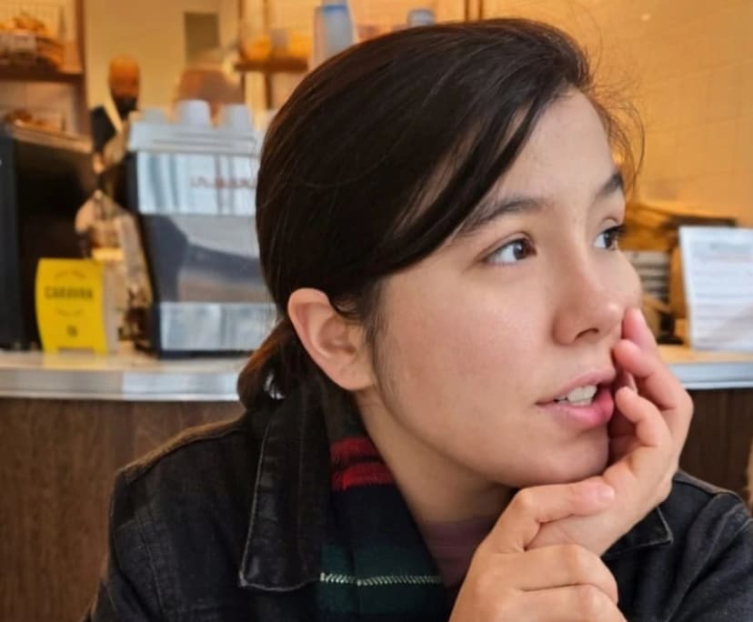 Rhiannon (28), $320, LGBTQIA+, Non-smoker, Have pets, and No children