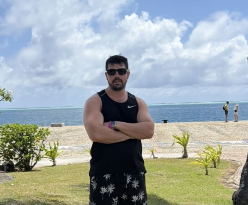 Vaughan (25), $300, Non-smoker, Have pets, and No children