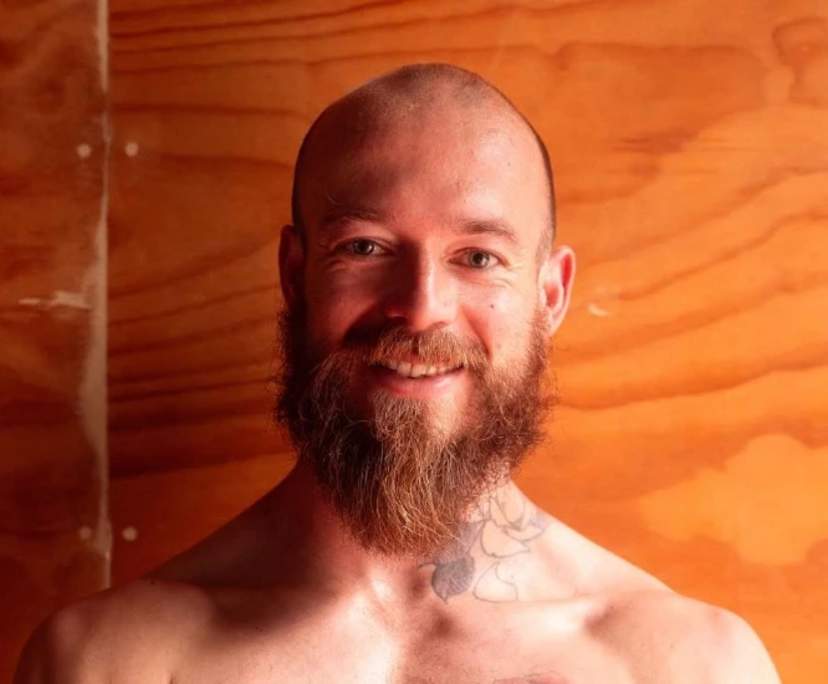 Tom (34), $300, Non-smoker, No pets, and No children