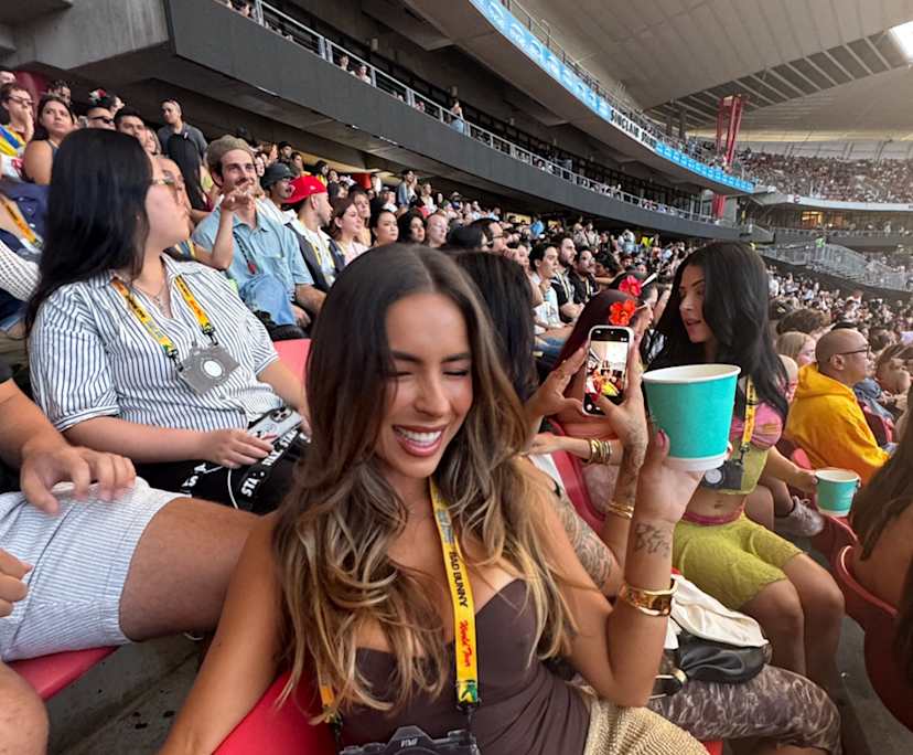 Silvia (32), $350, Non-smoker, Have pets, and No children