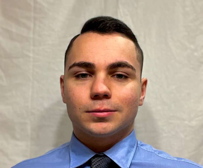 Nicholas (25), $350, Non-smoker, Have pets, and No children