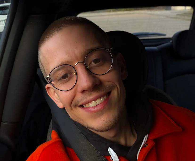 Jonathan (30), $450, LGBTQIA+, Non-smoker, No pets, and No children