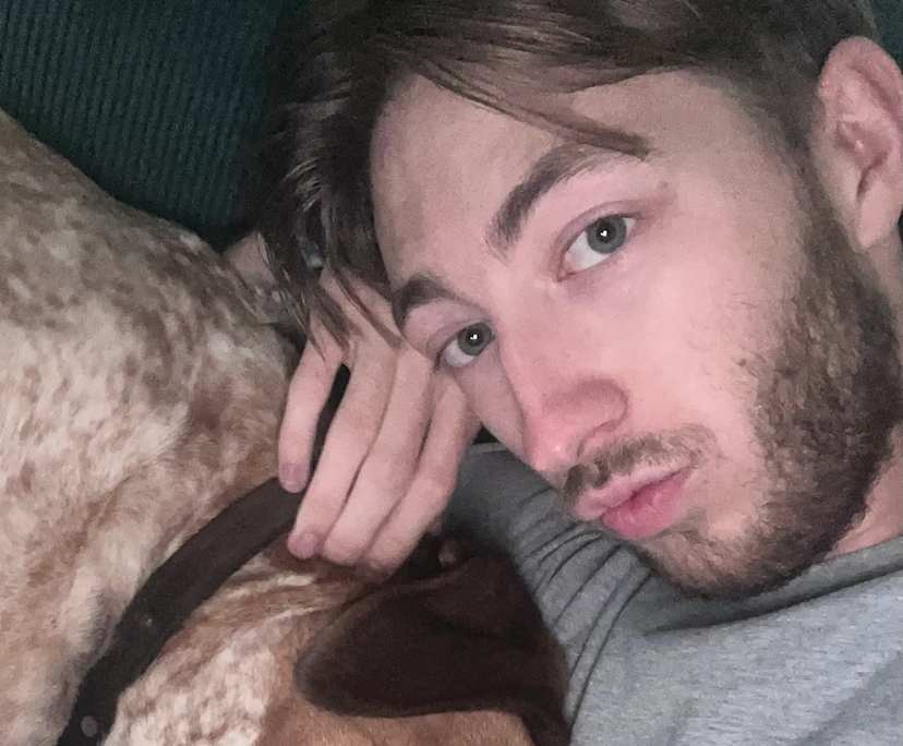 Arthur (23), $300, Non-smoker, Have pets, and No children