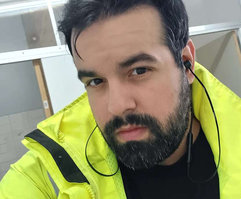 Romulo (34), $300, Non-smoker, No pets, and No children