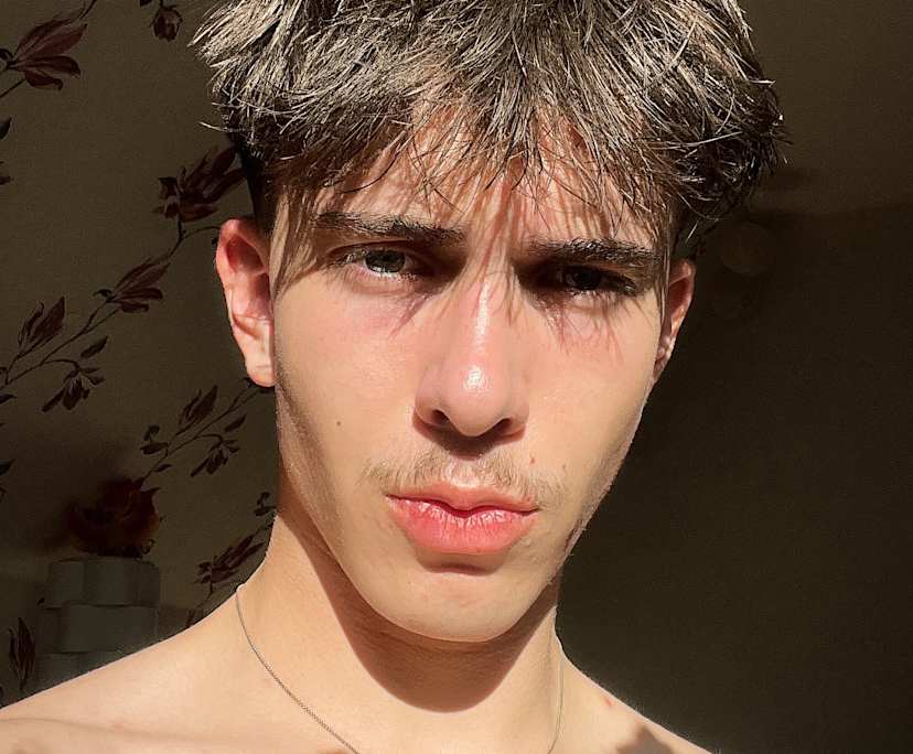 Björn (18), $300, LGBTQIA+, Non-smoker, No pets, and No children
