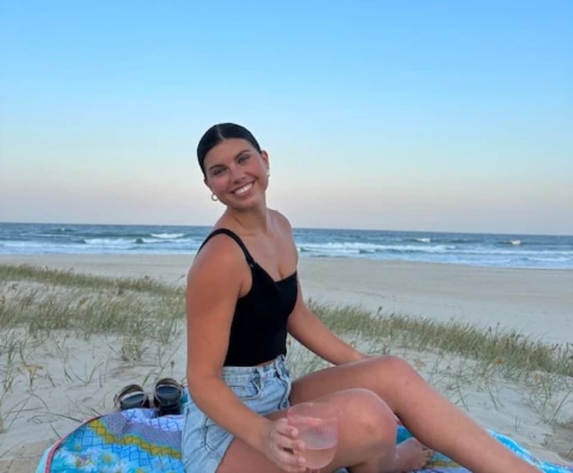 Eliza (21), $300, Non-smoker, No pets, and No children