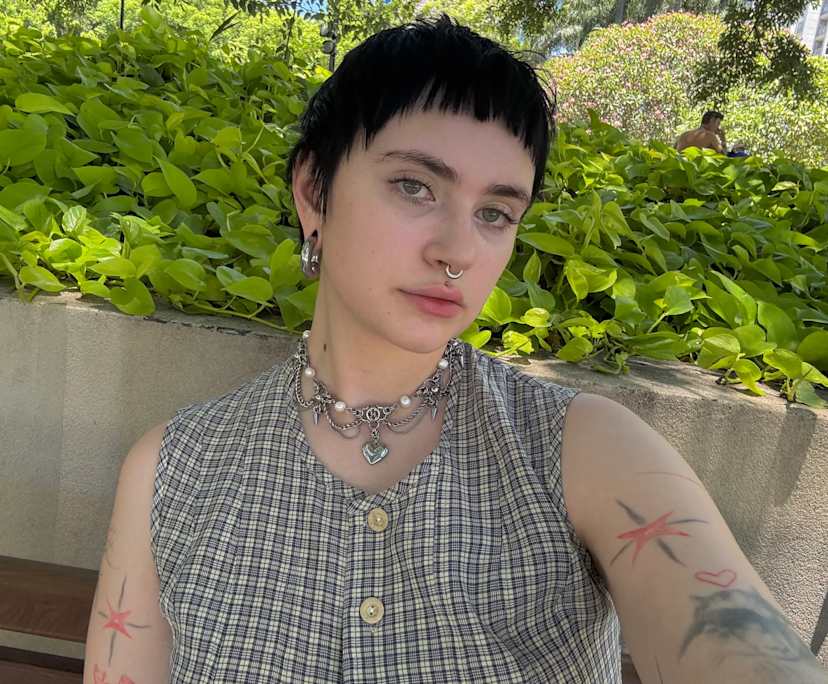 Lena (26), $300, LGBTQIA+, Non-smoker, No pets, and No children